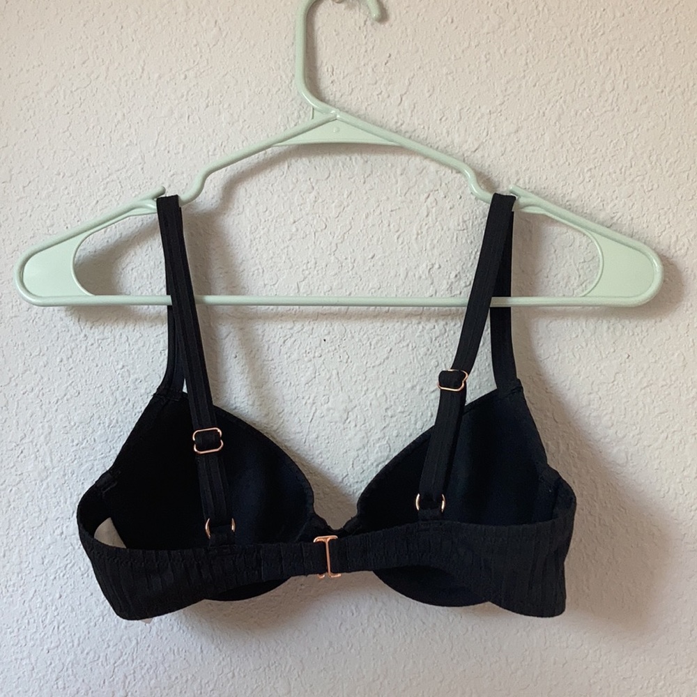 Bikini - Picture 2 of 3